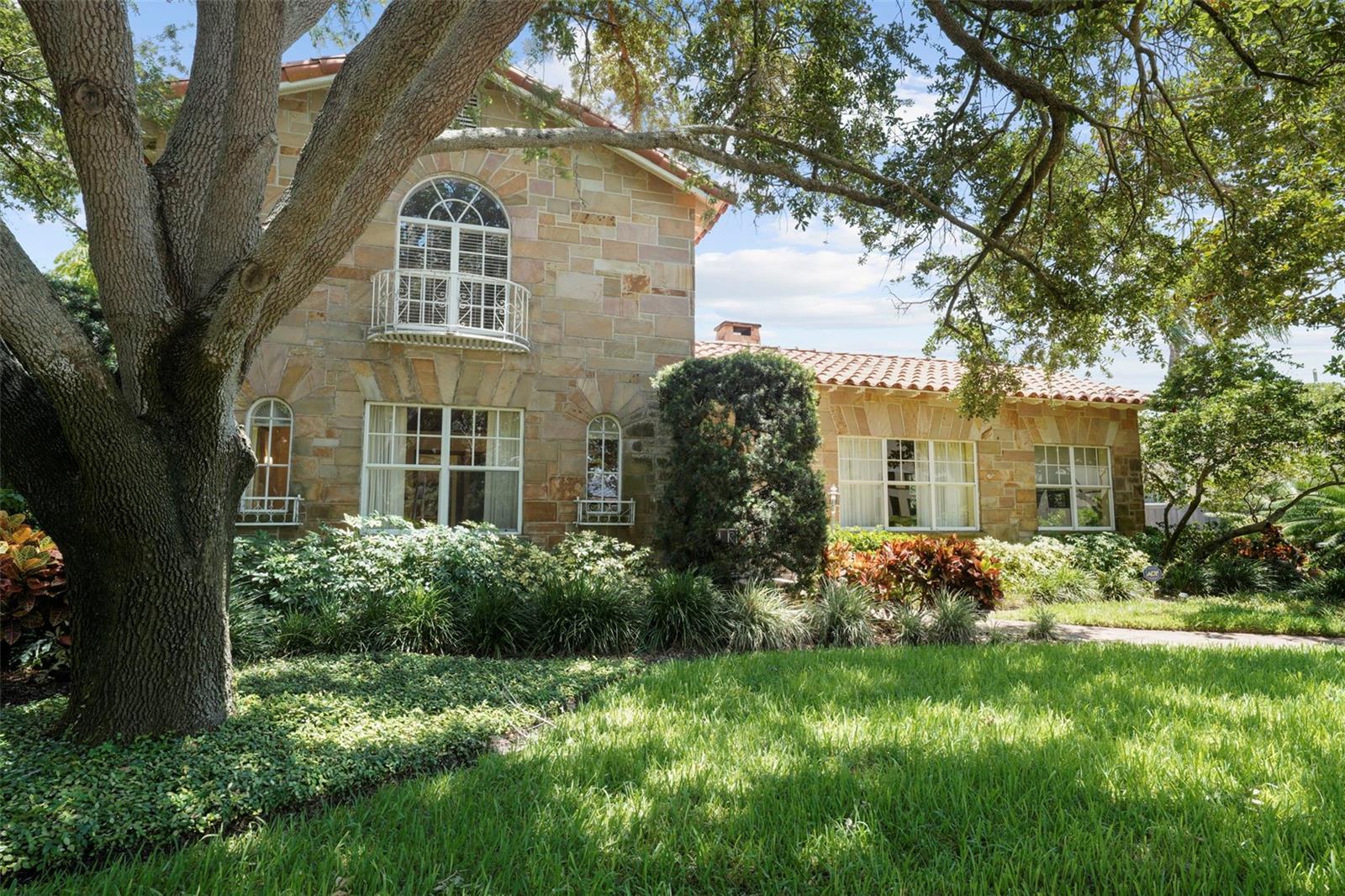 Beautiful curb appeal!