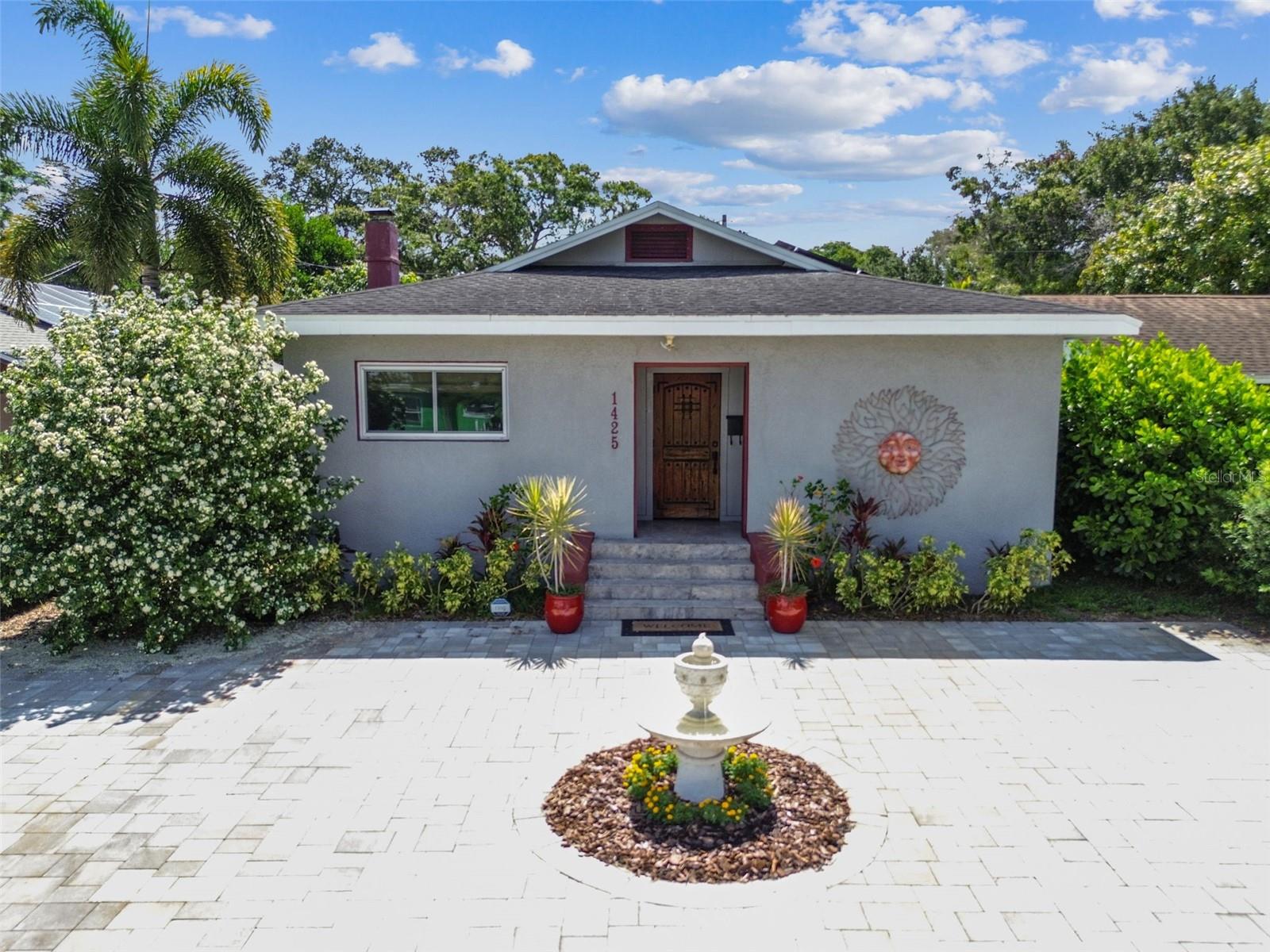 Cute and charming with over 1400 square feet of space to live the Florida lifestyle