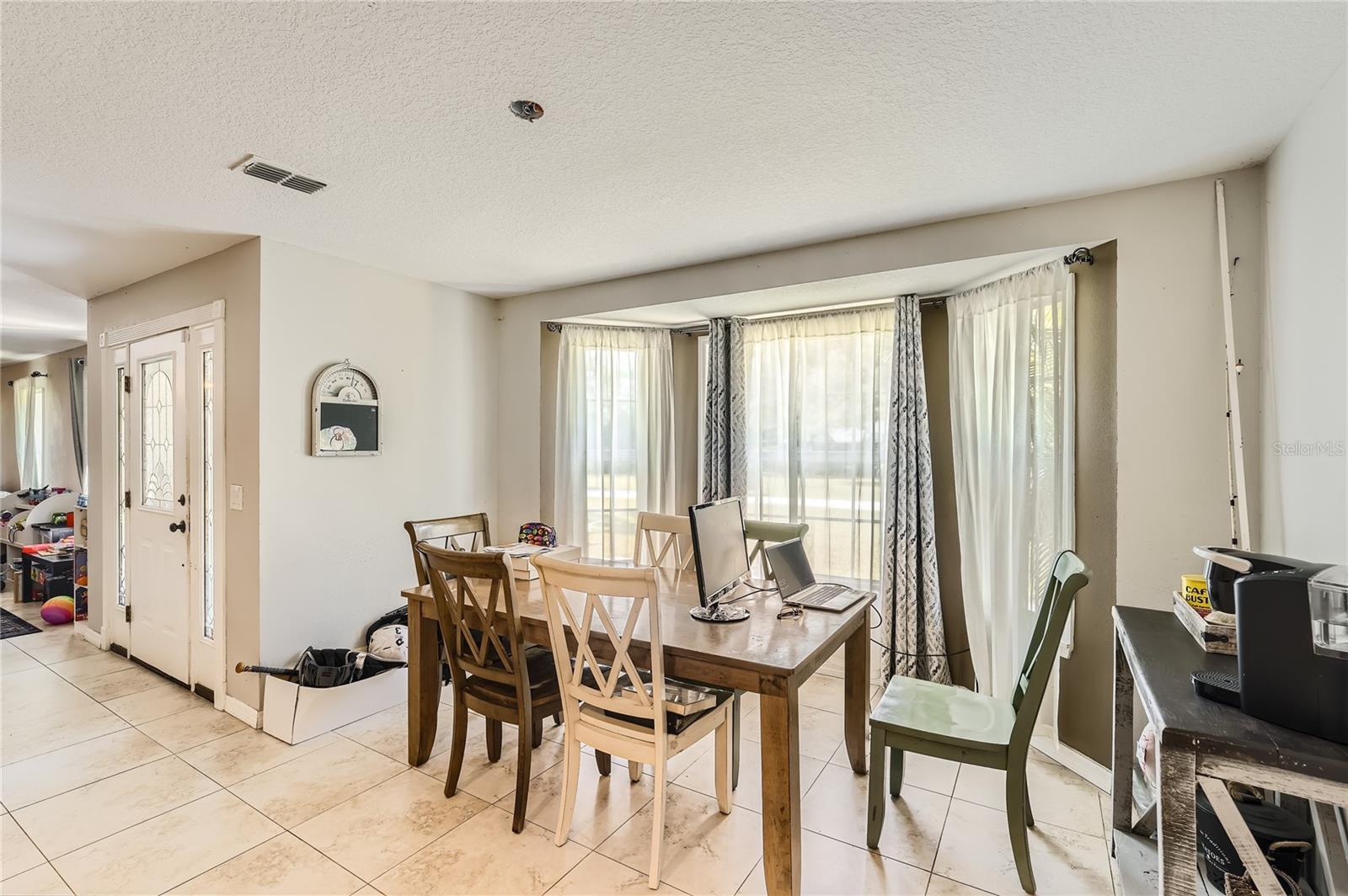 Bay window in breakfast nook at 37351 Neighbors Path