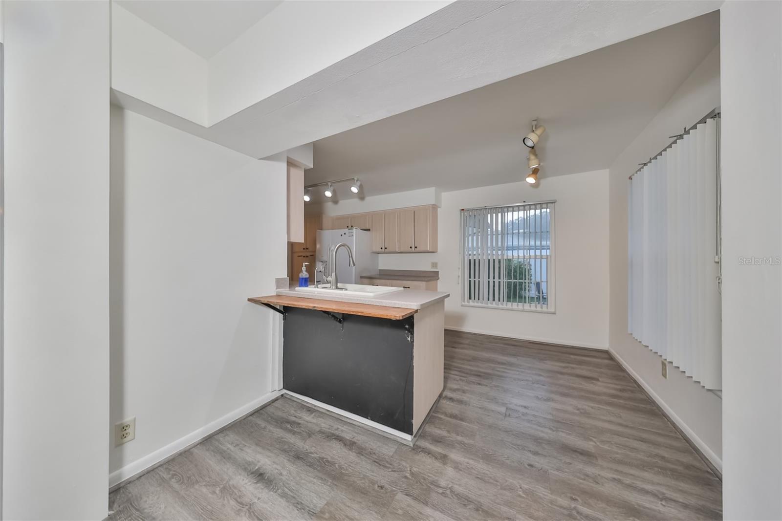 Breakfast Area in Kitchen with View!