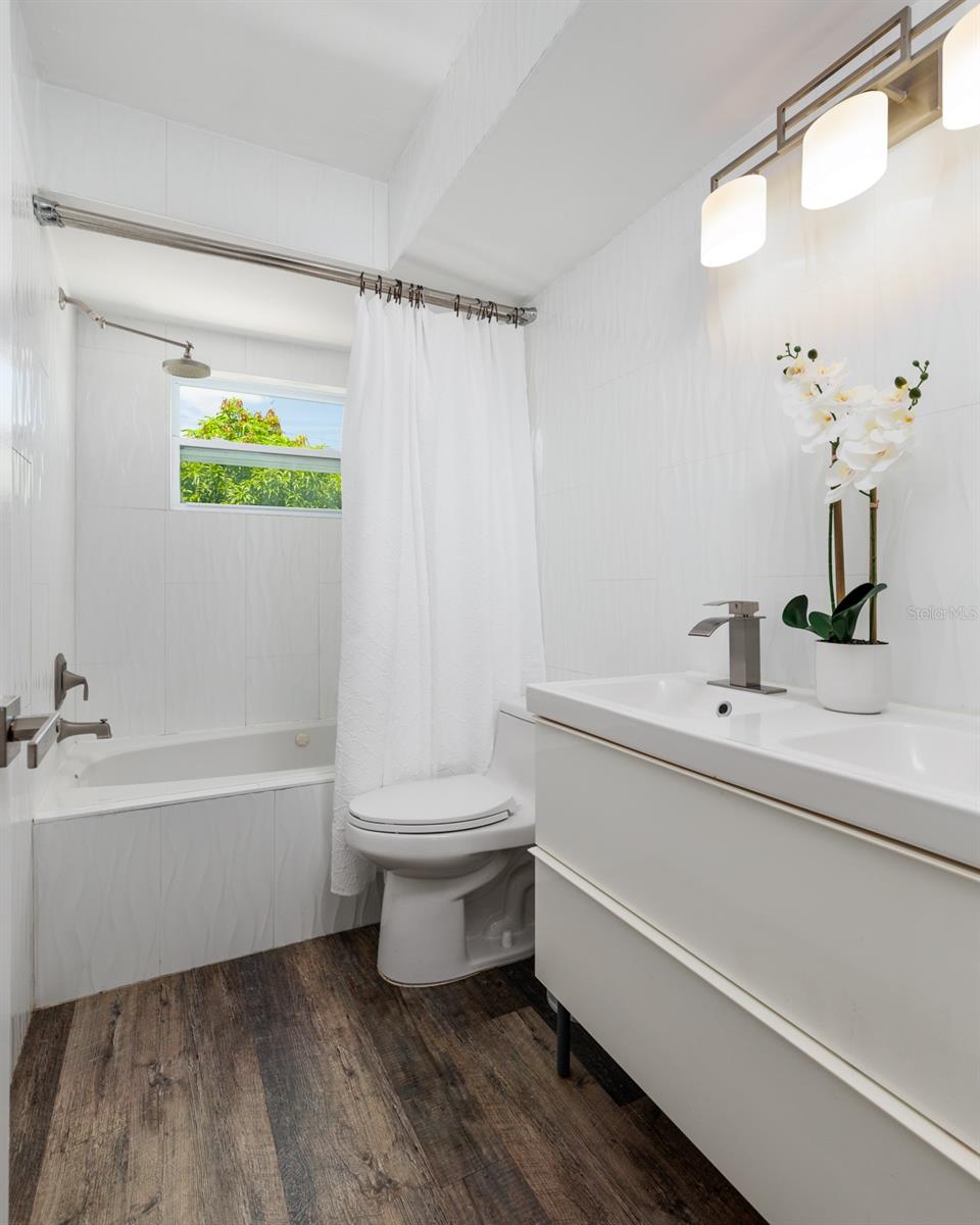 Upstairs Bathroom with jet tub