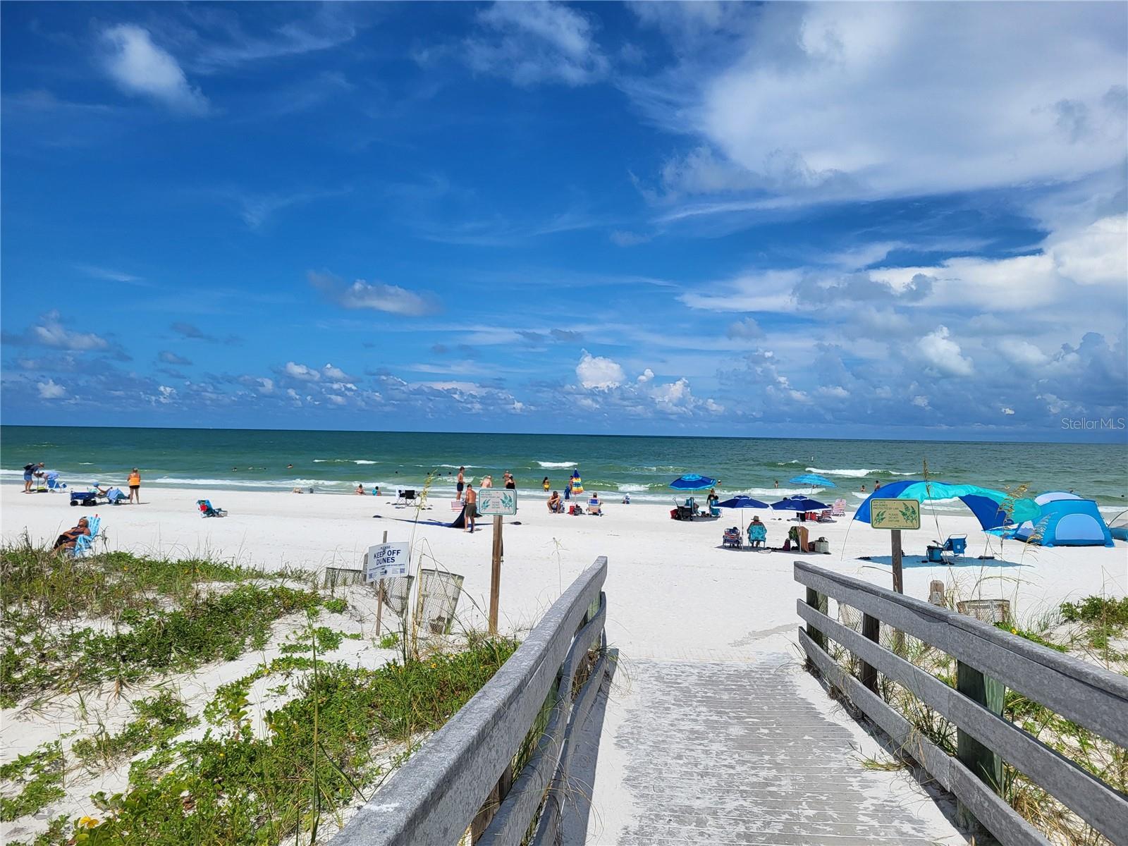 Indian Rocks beach only 5 minute drive from the house.