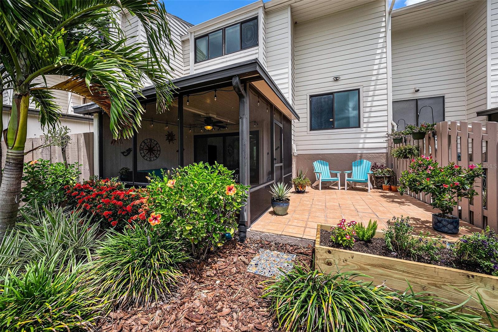 Screened in Lanai beautifully landscaped