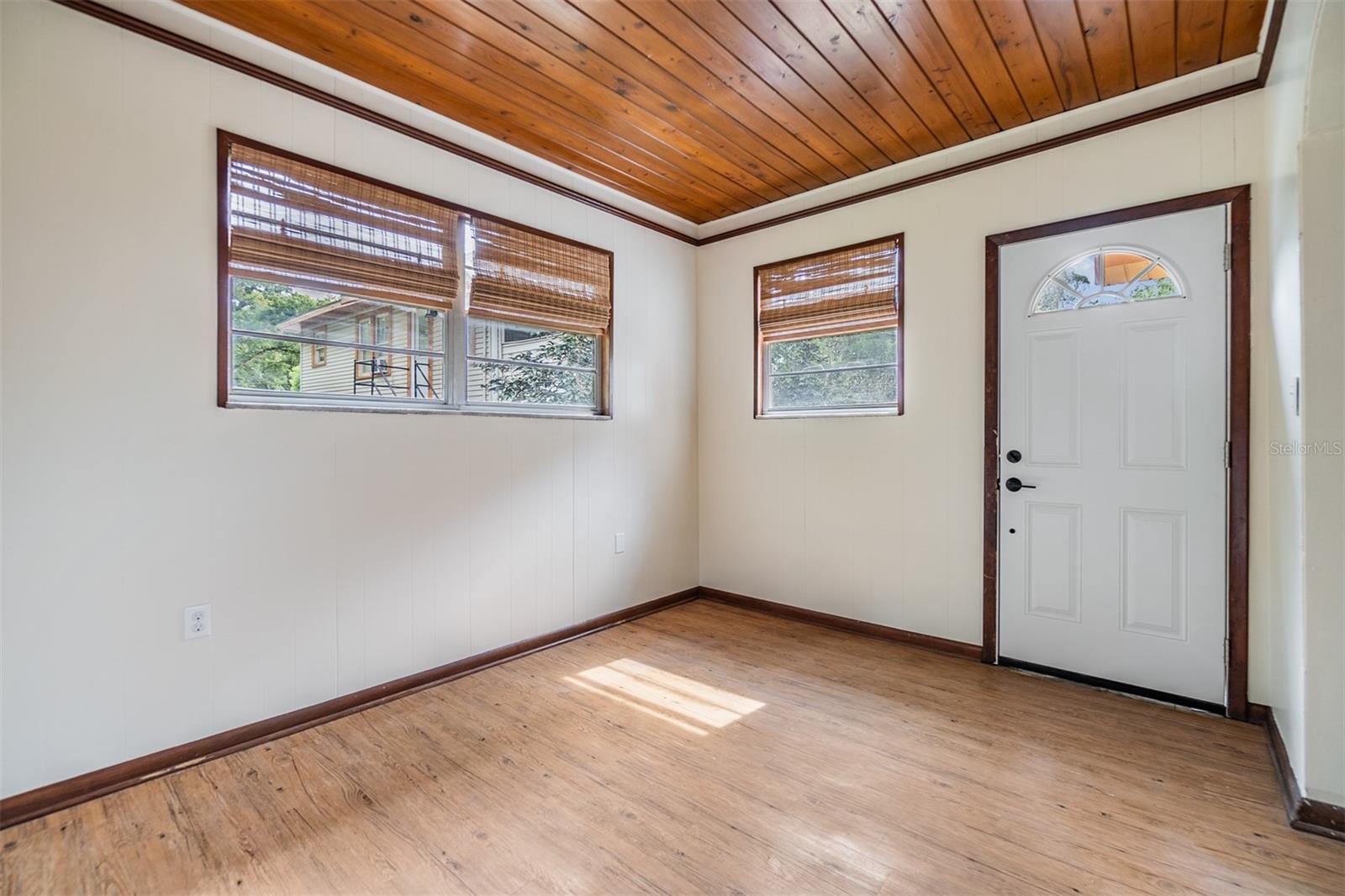 BONUS ROOM possible laundry room! Possibilities are endless with this bonus room!