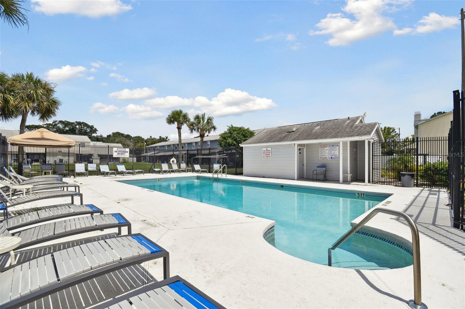 Lovely Pool, Walking Distance