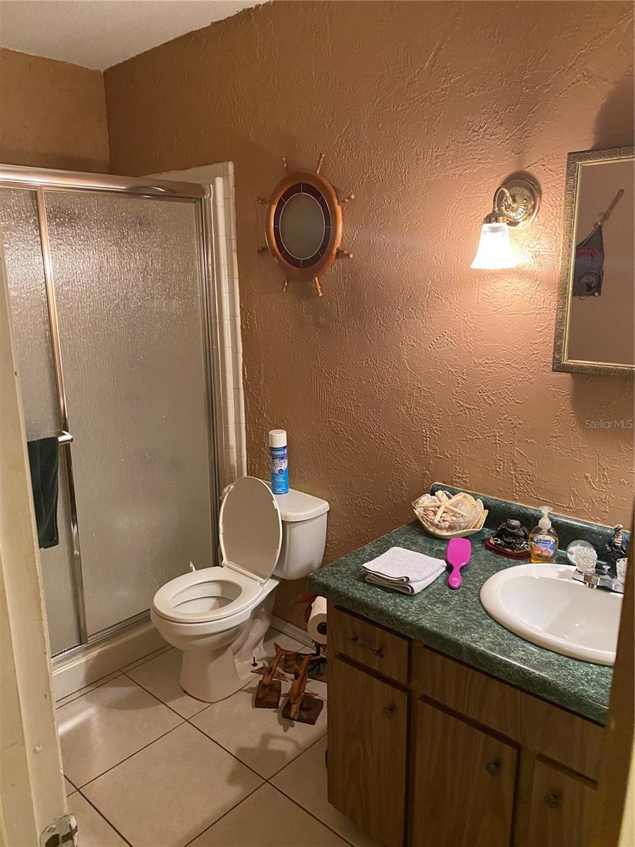 2 nd bathroom