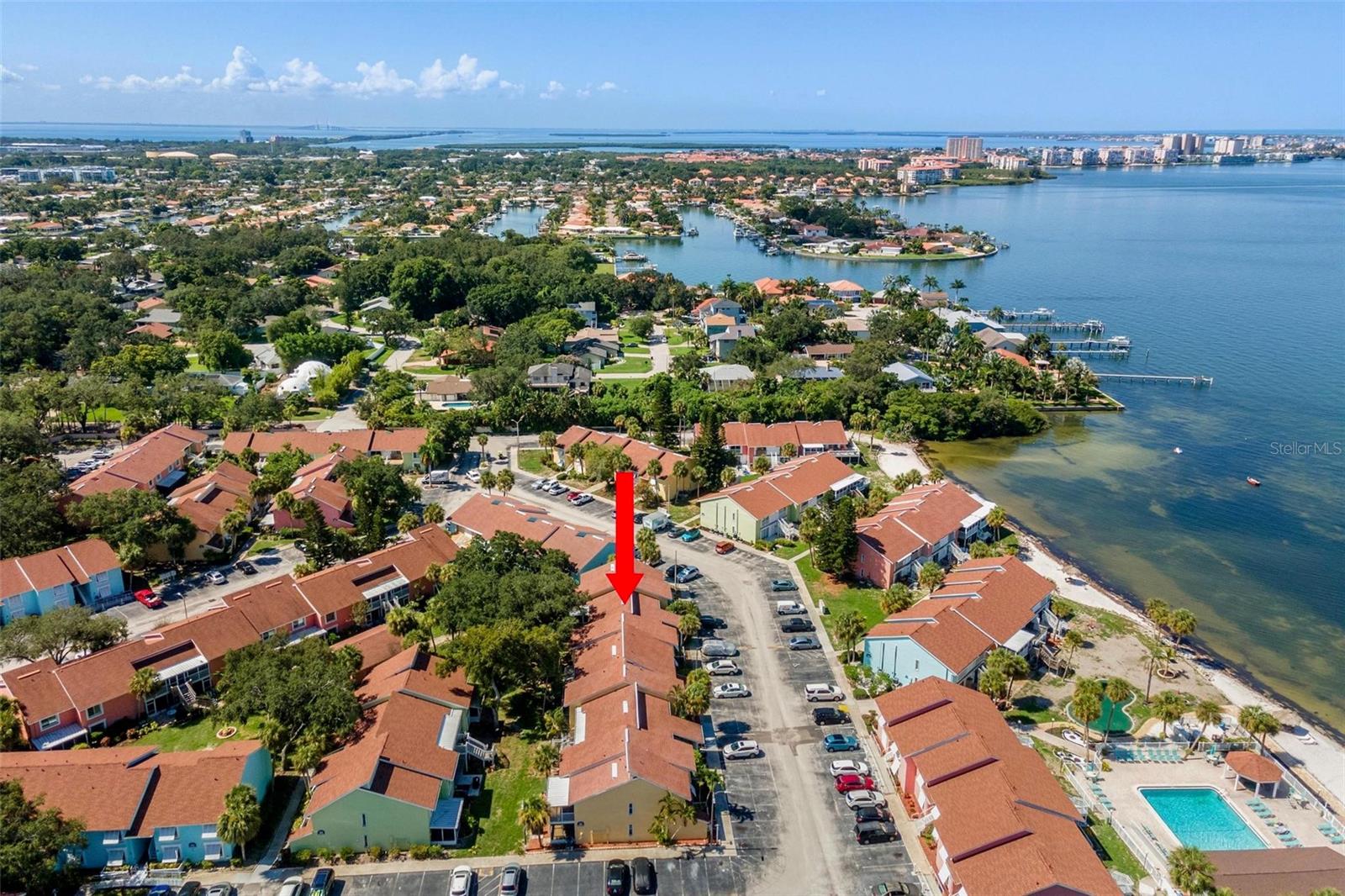 Proximity to bayfront beach!