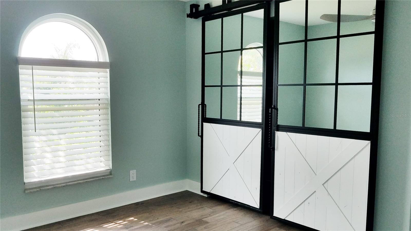 2nd bedroom with bath doors on closet