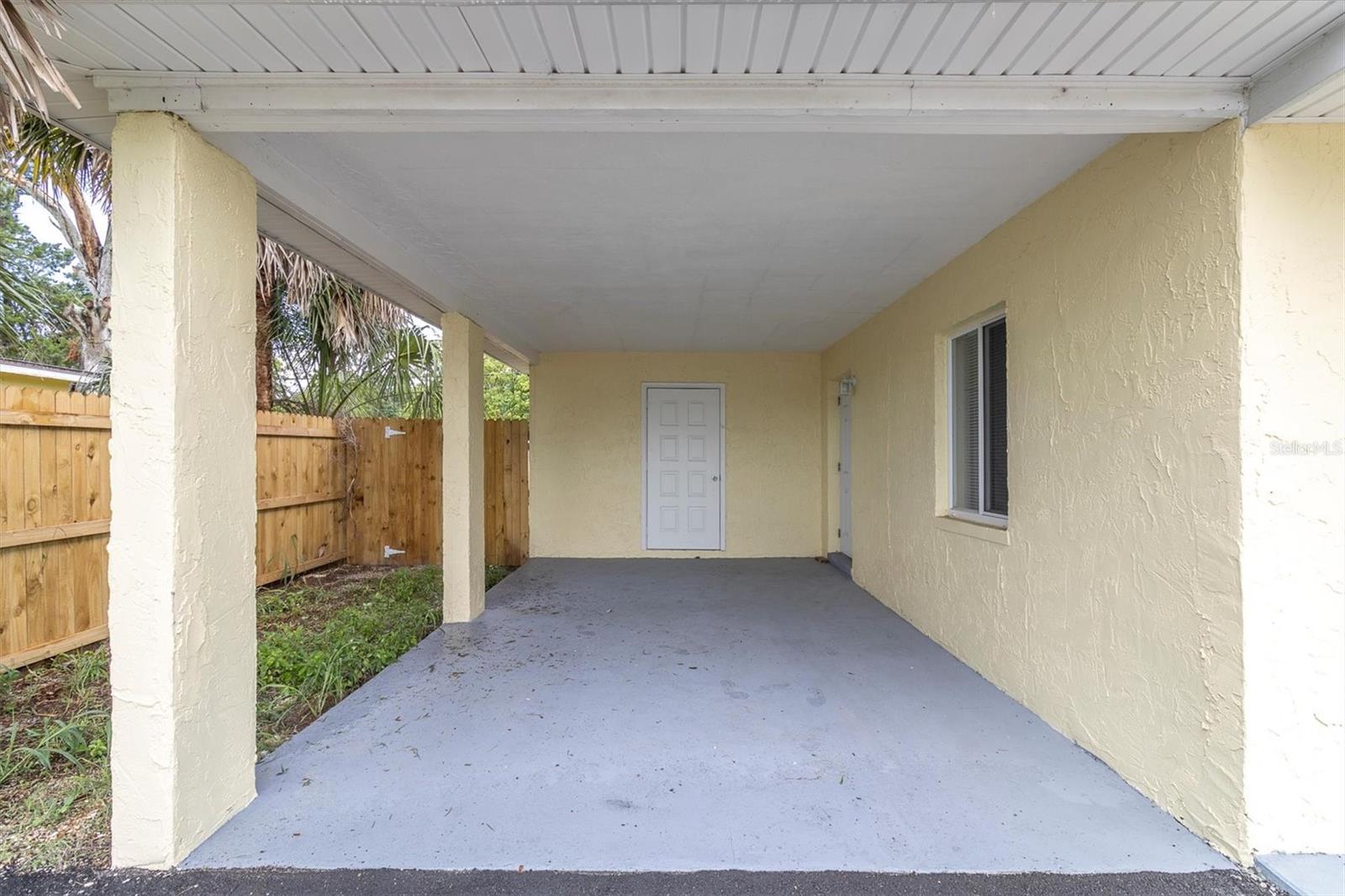 Laundry room in outdoor closet