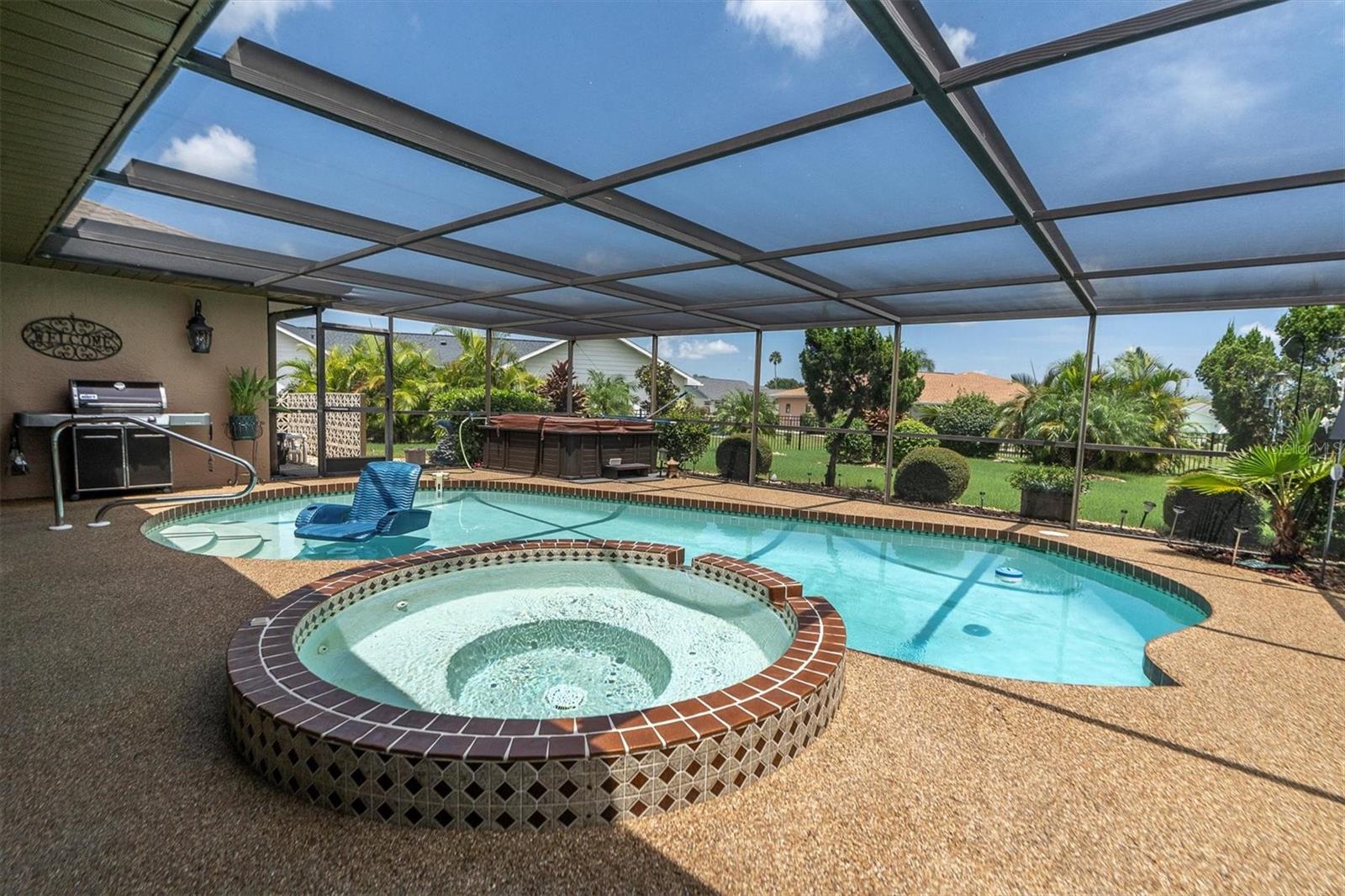 Enjoy entertaining and BBQing in this private oasis!