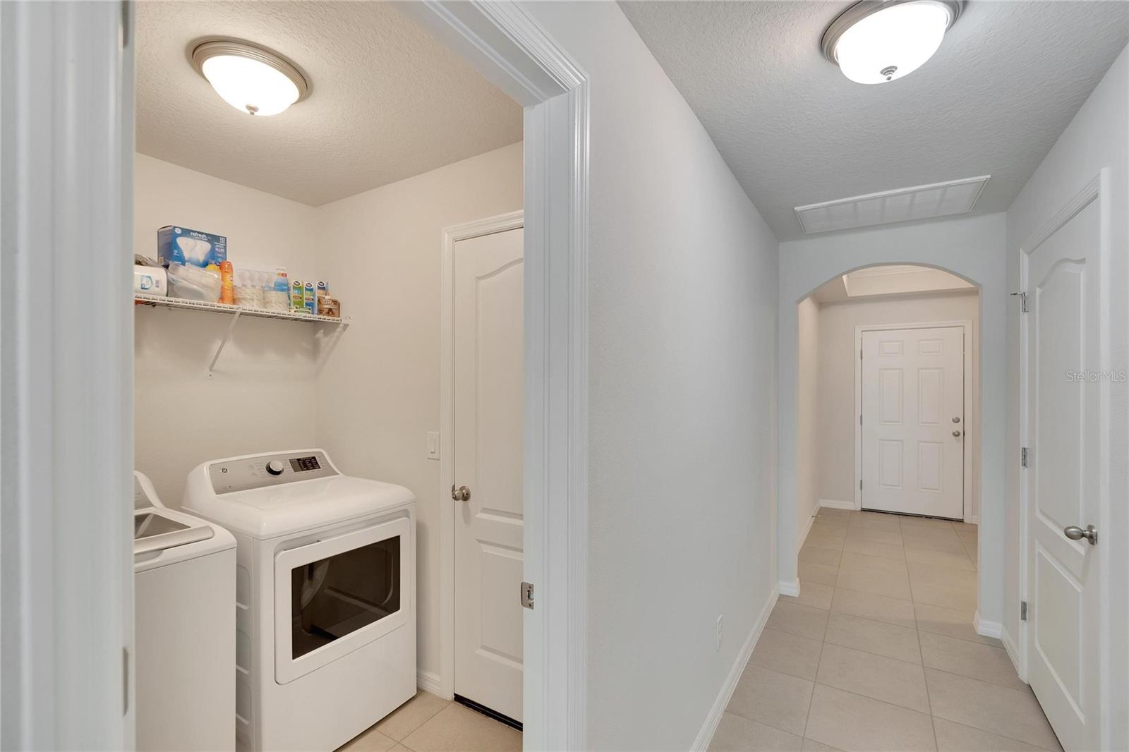 Foyer / Laundry