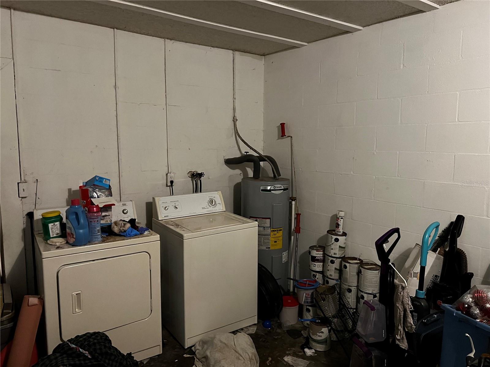 washer/dryer in garage