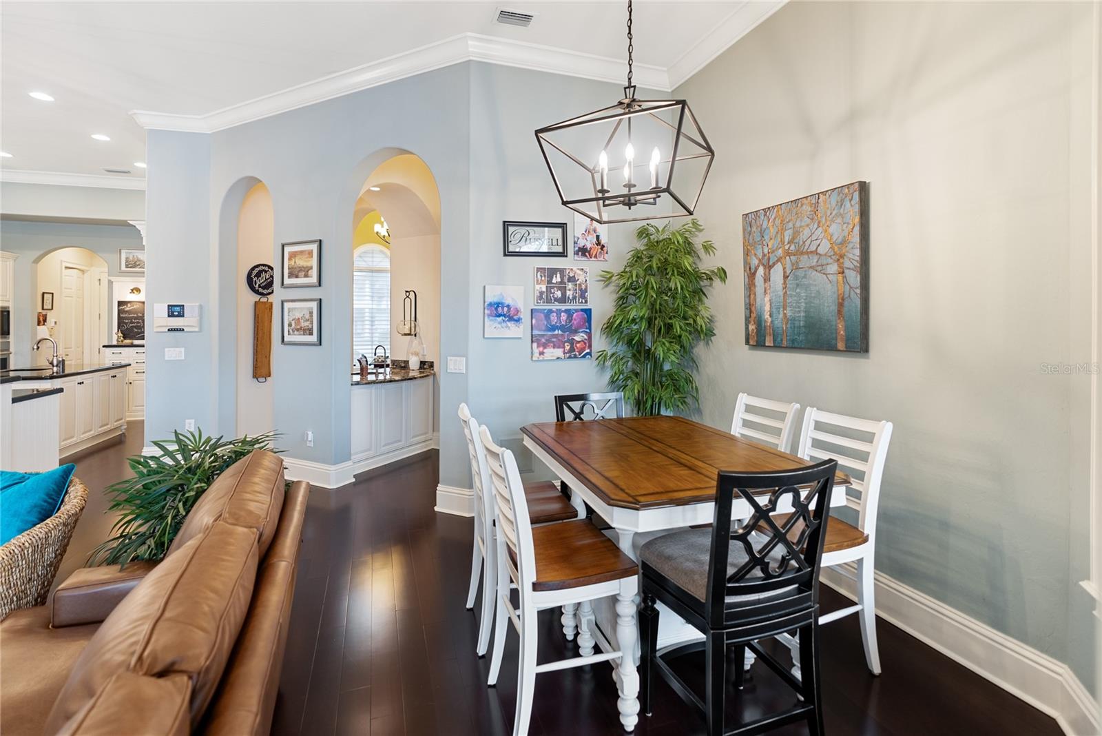 Kitchen table area