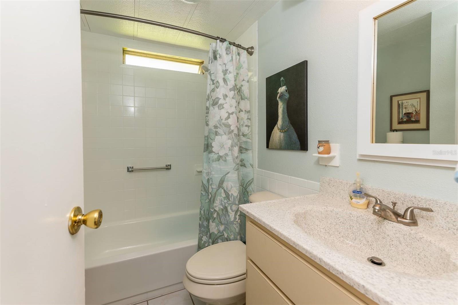 Main bathroomre-glazed shower/tub