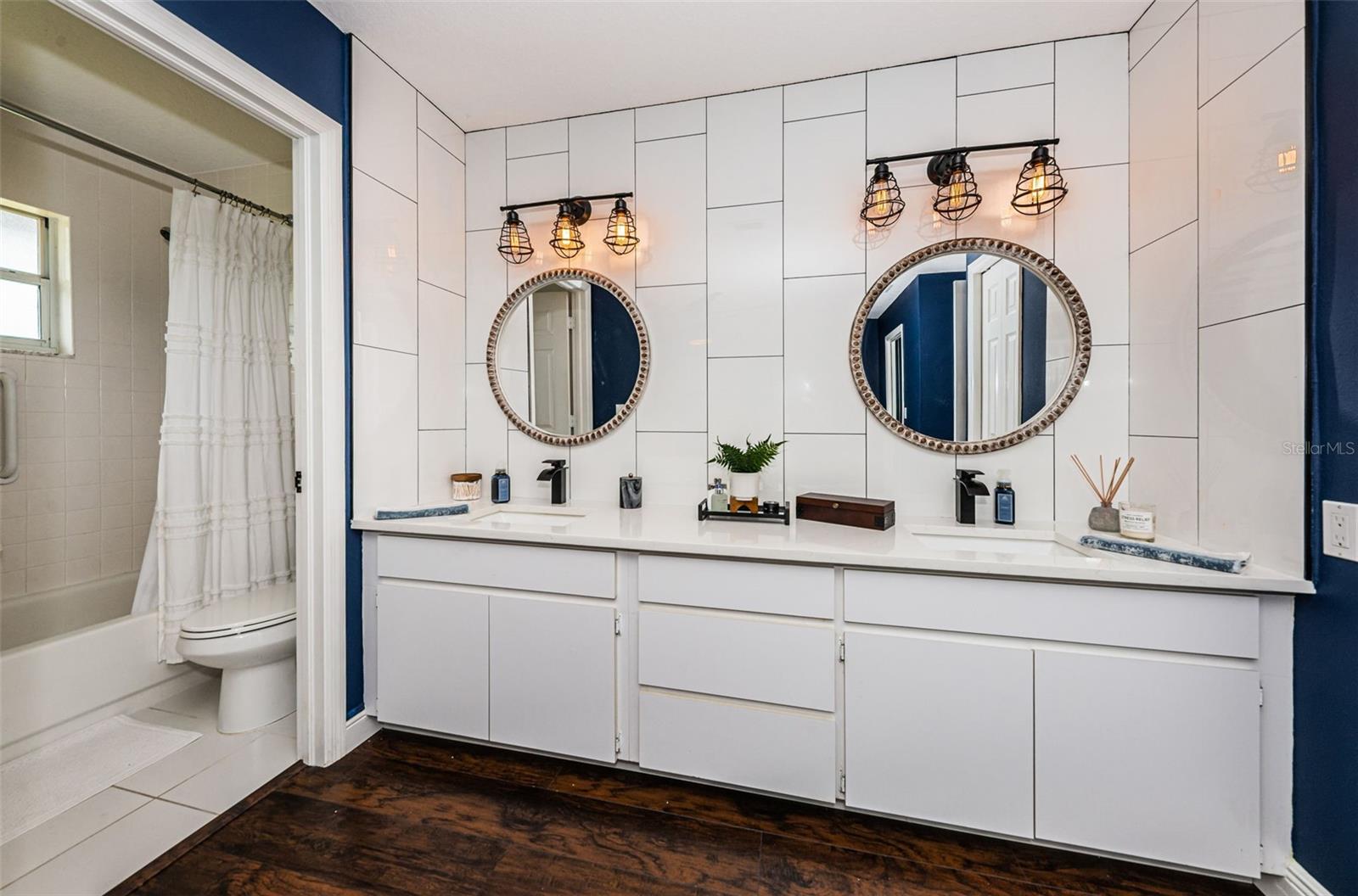 EN SUITE BATH WITH NEW QUARTZ COUNTERTOPS, LIGHT FIXTURES, MIRRORS, FAUCETS AND TILE!