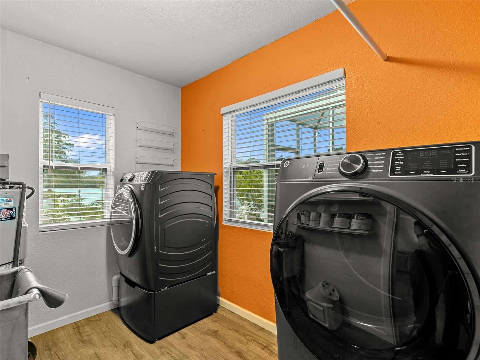 Ex-large laundry room