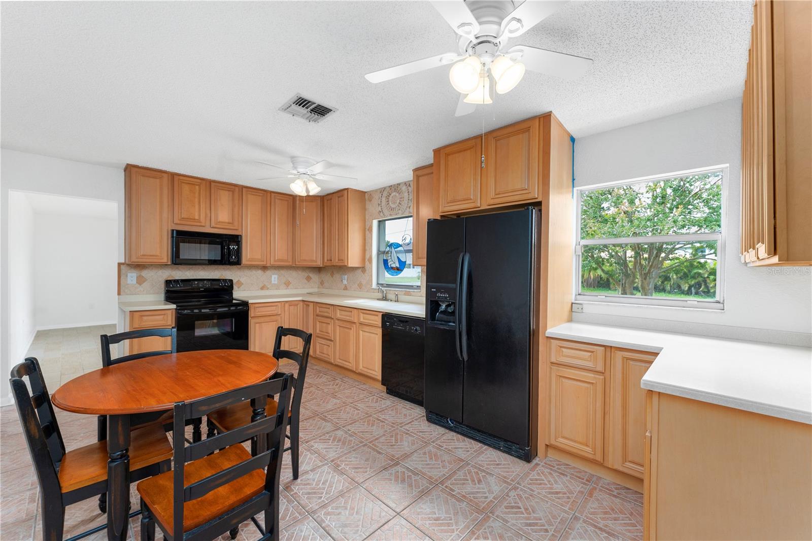 Kitchen/Dining Area