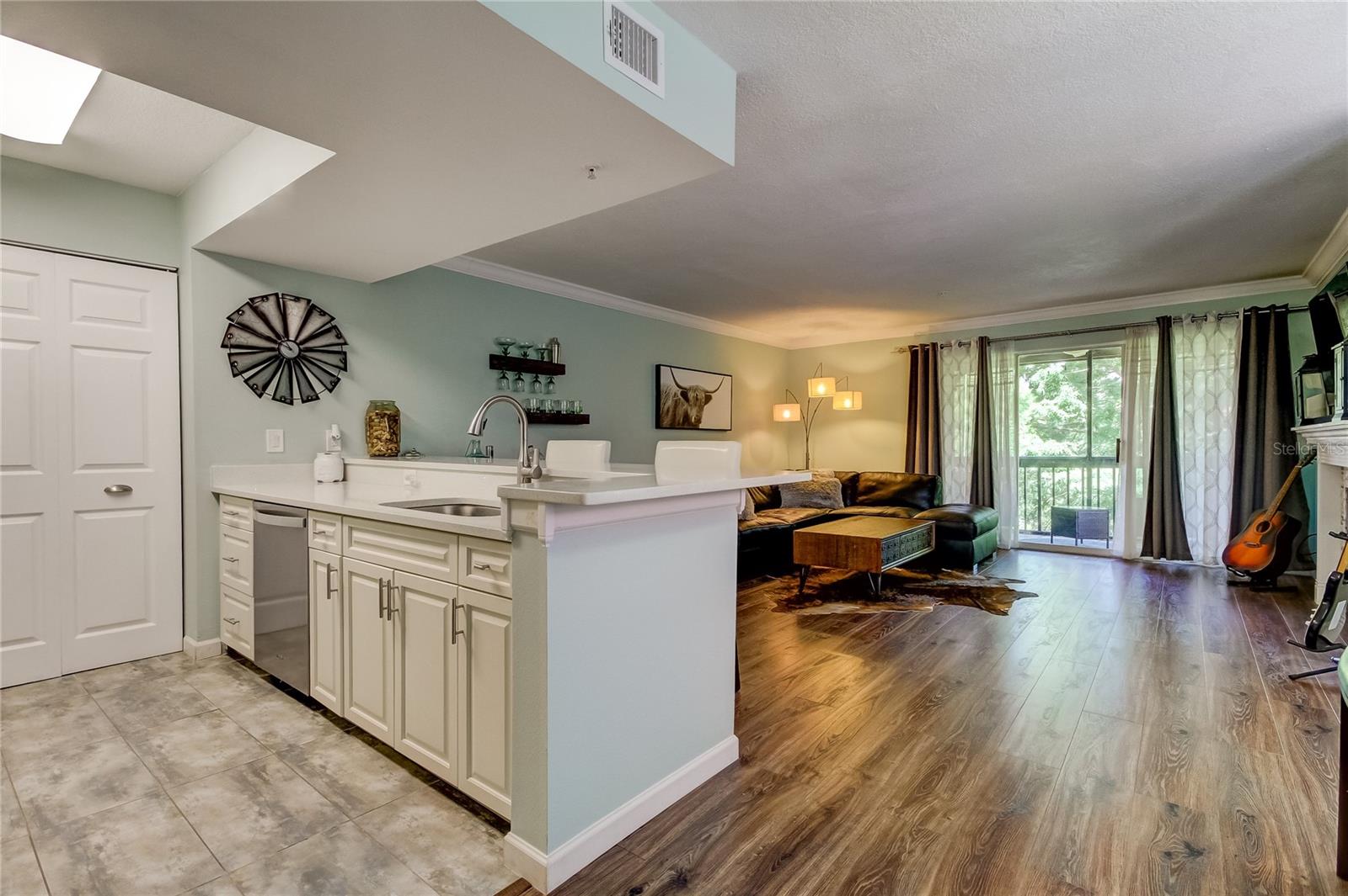 Beautifully updated kitchen