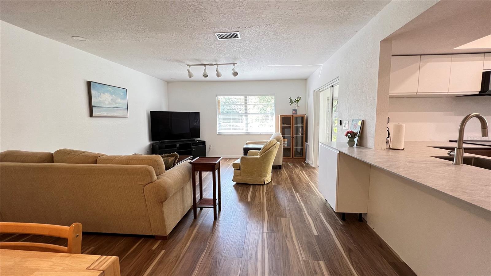 Dining room / living room.