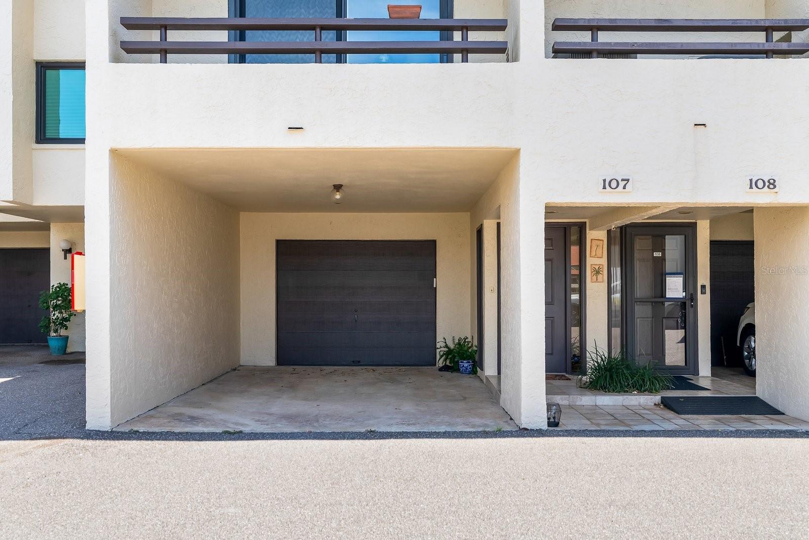 1 car garage and carport