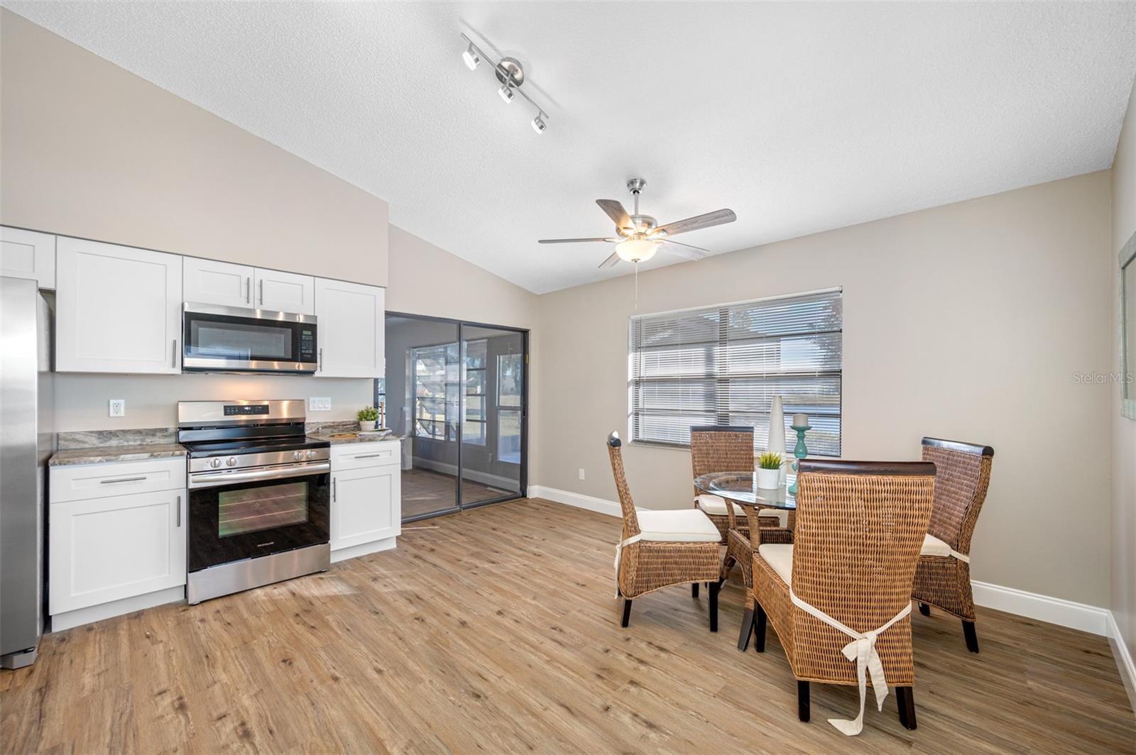 Beautiful Eat in breakfast nook area