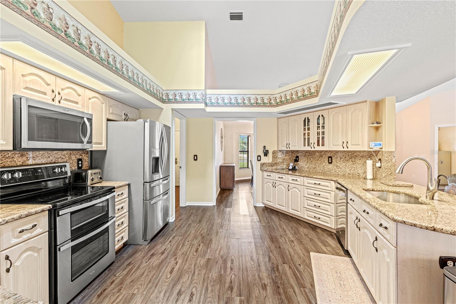 Kitchen w/Granite Counters