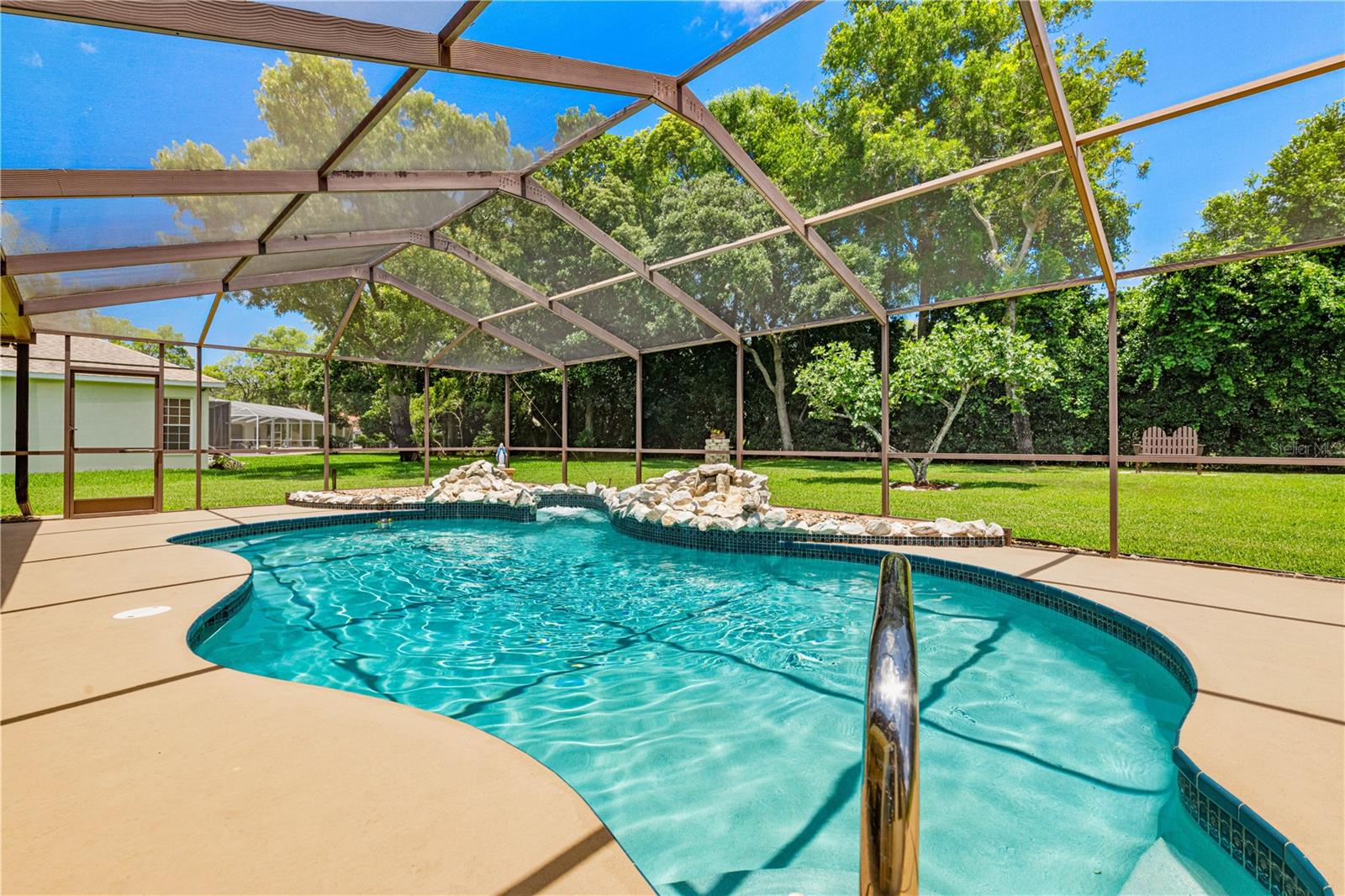 Pool w/Built-in Seating w/Jets