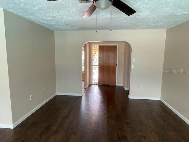 LIVING ROOM/ FRONT ENTRANCE