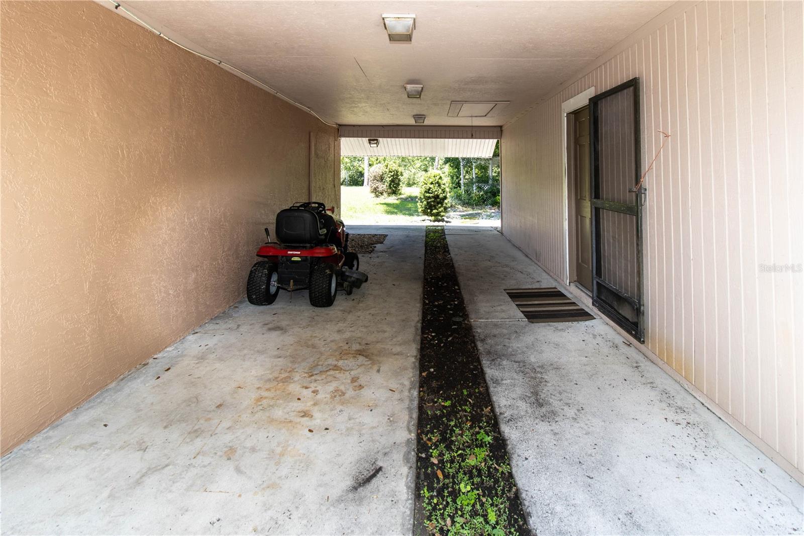 Corridor between Apartment 2 and Office space