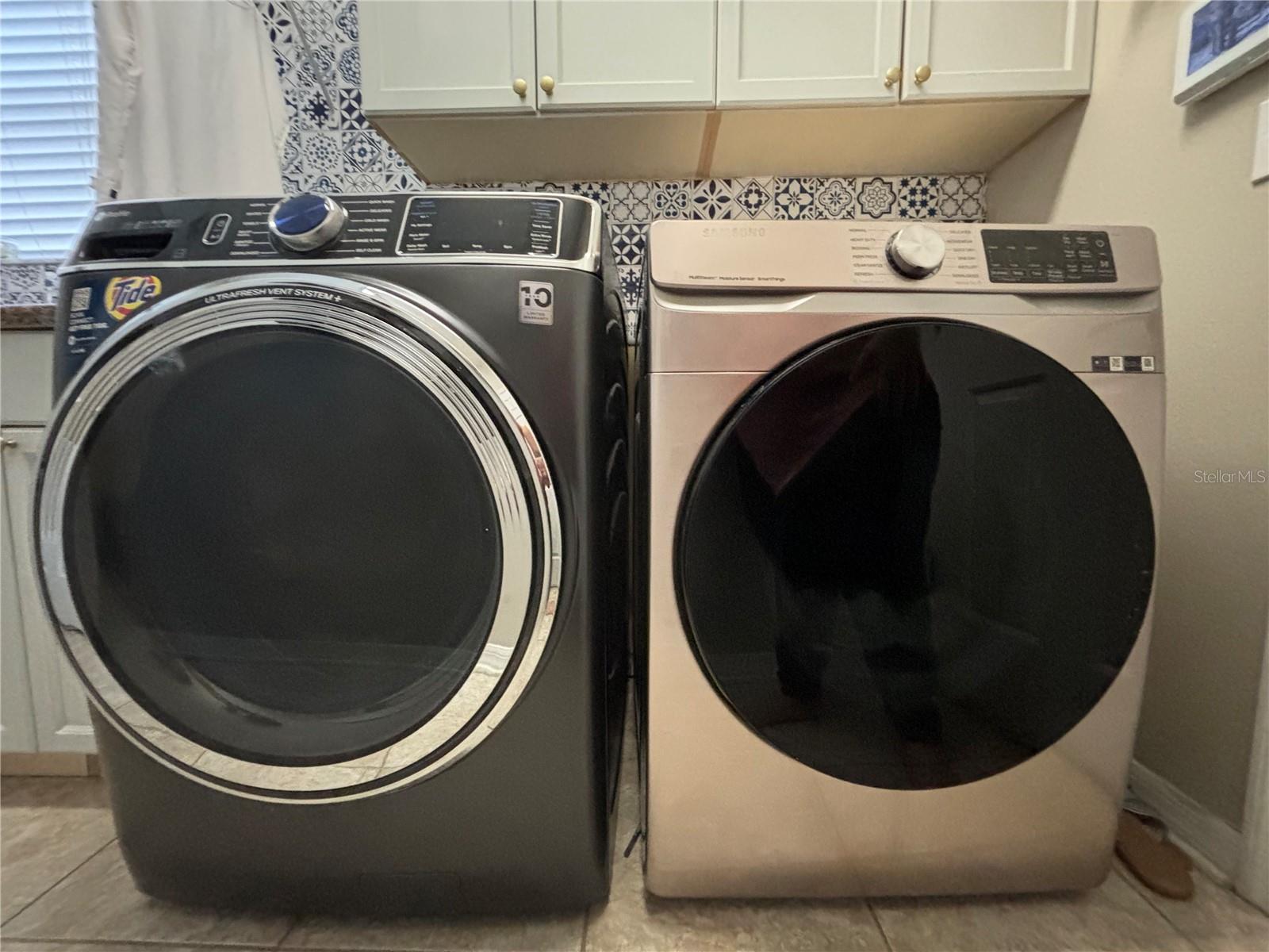 New state-of-the-art washing machine and dryer (2023)