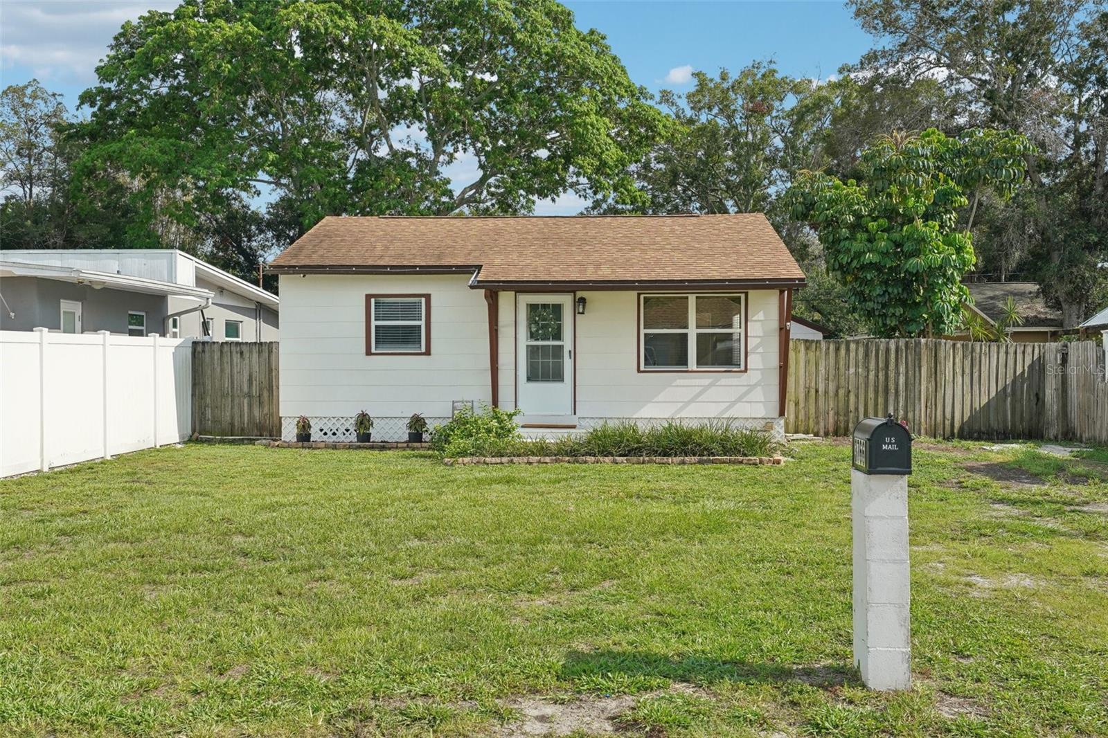 Front of home with mailbox