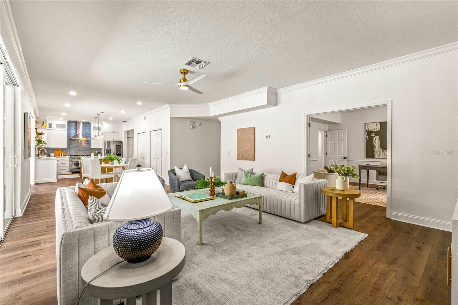 living room/kitchen