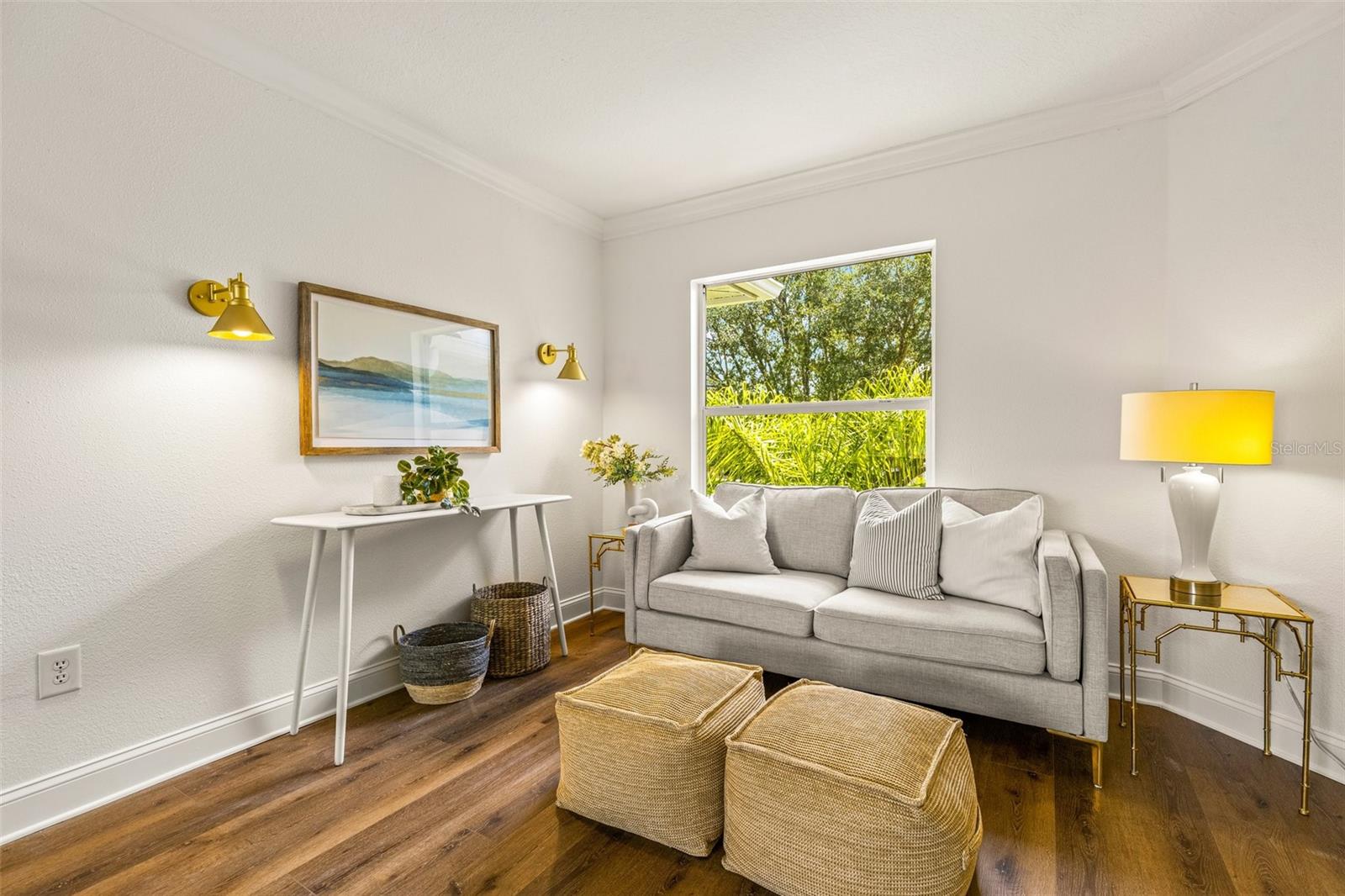 Primary bedroom sitting area