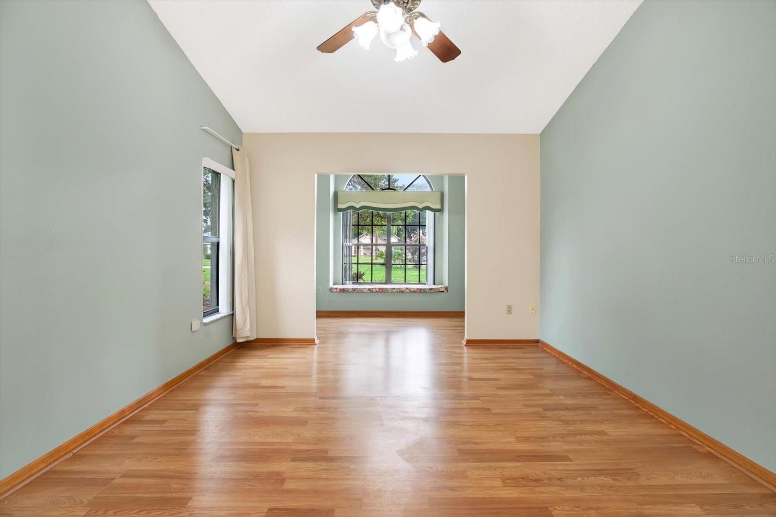 Window seat & extra storage in the Sitting area