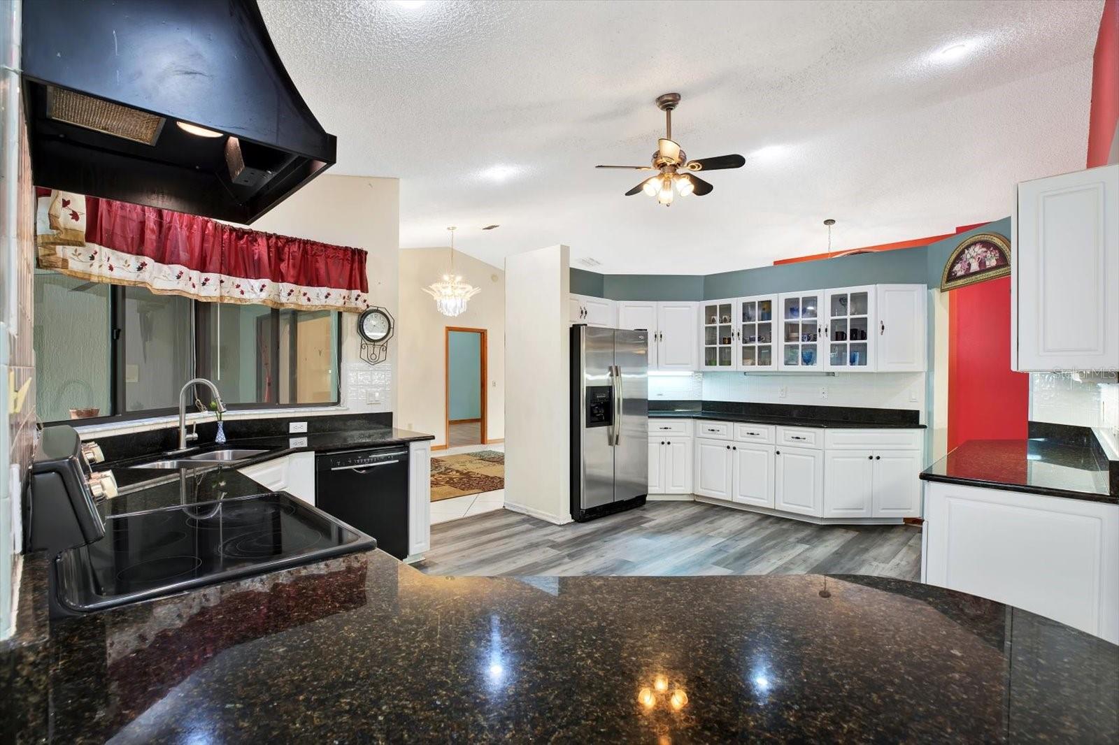 Upgraded Classic White Cabinetry & SS appliances