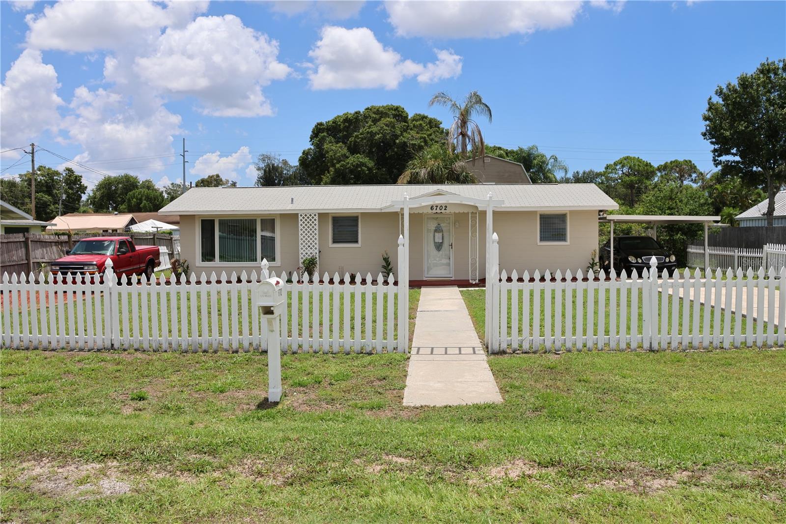 Front w/ white picked fence