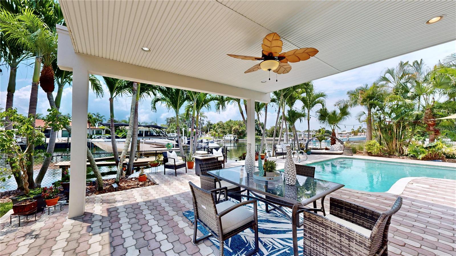 Waterfront and pool dining. Fully fenced yard.