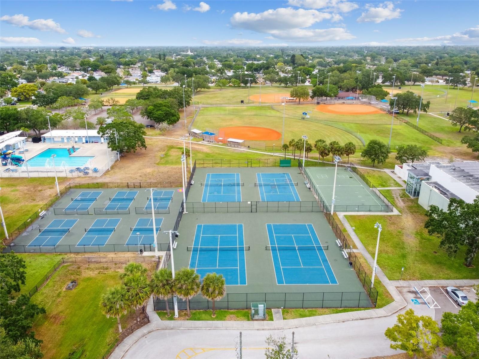 Northwest Park tennis and pickleball courts