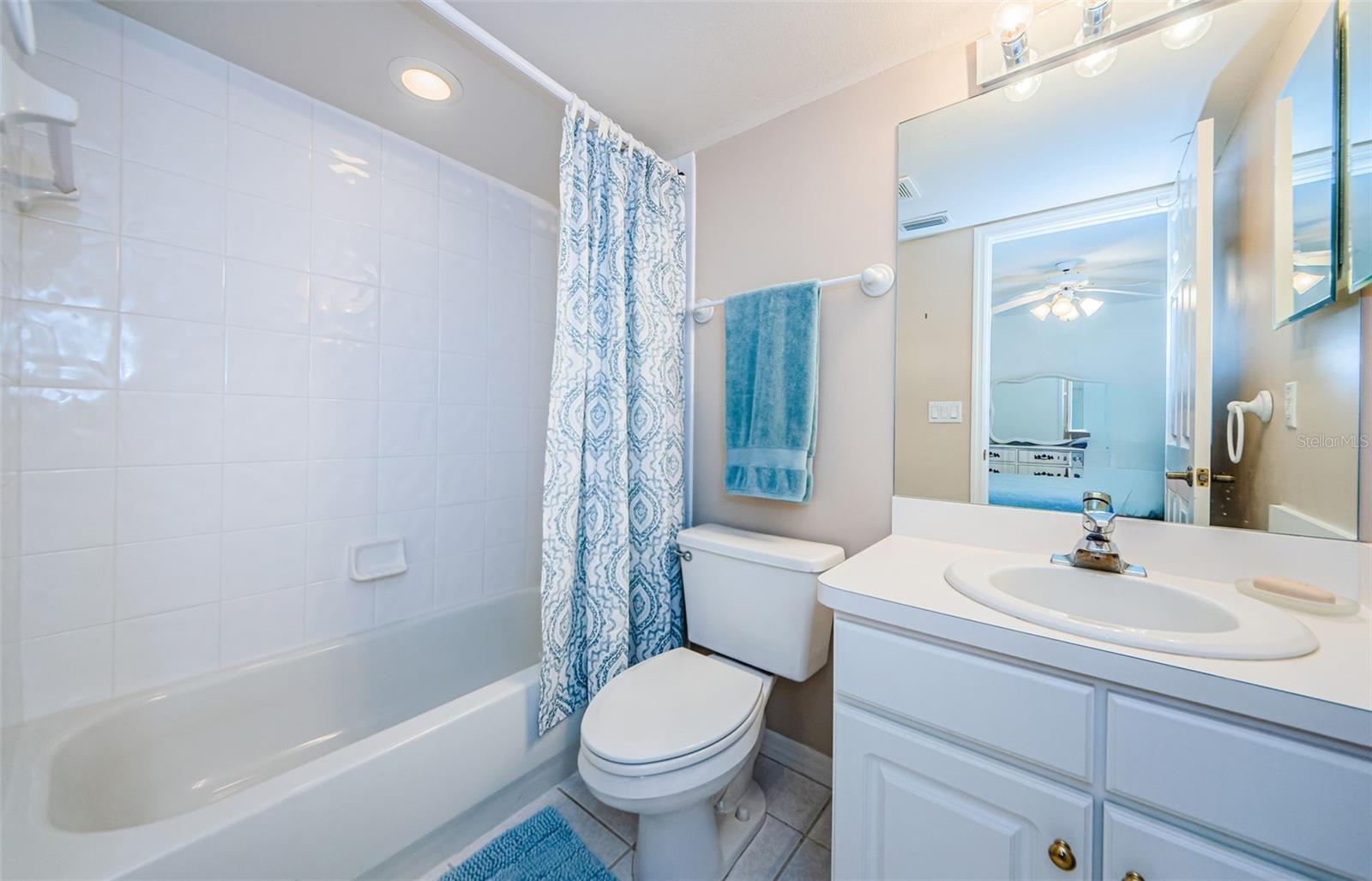 Upstairs full bath with tub shower!