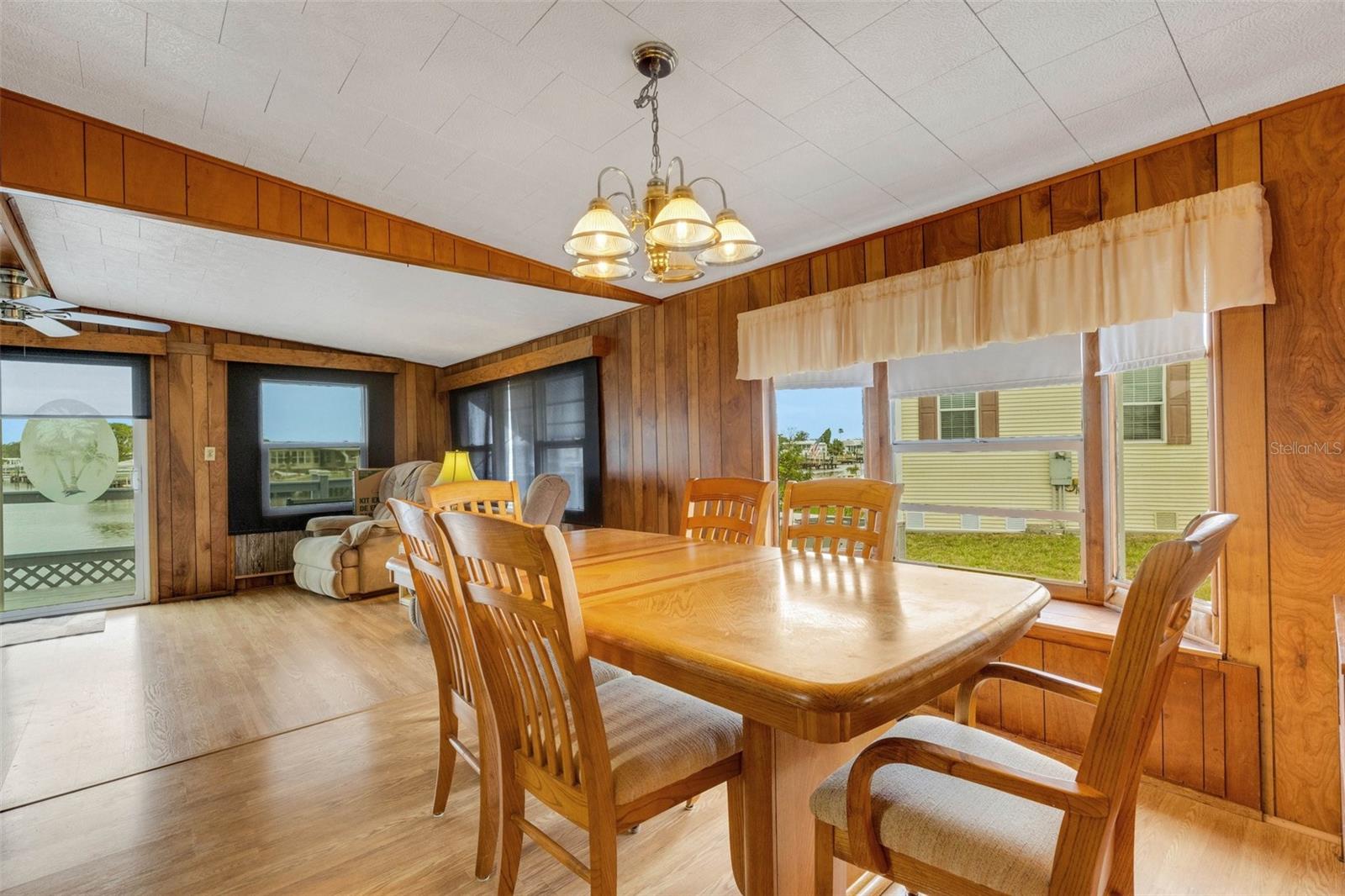 Dining room / living room