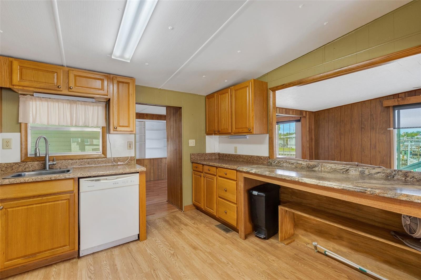 Large, spacious kitchen