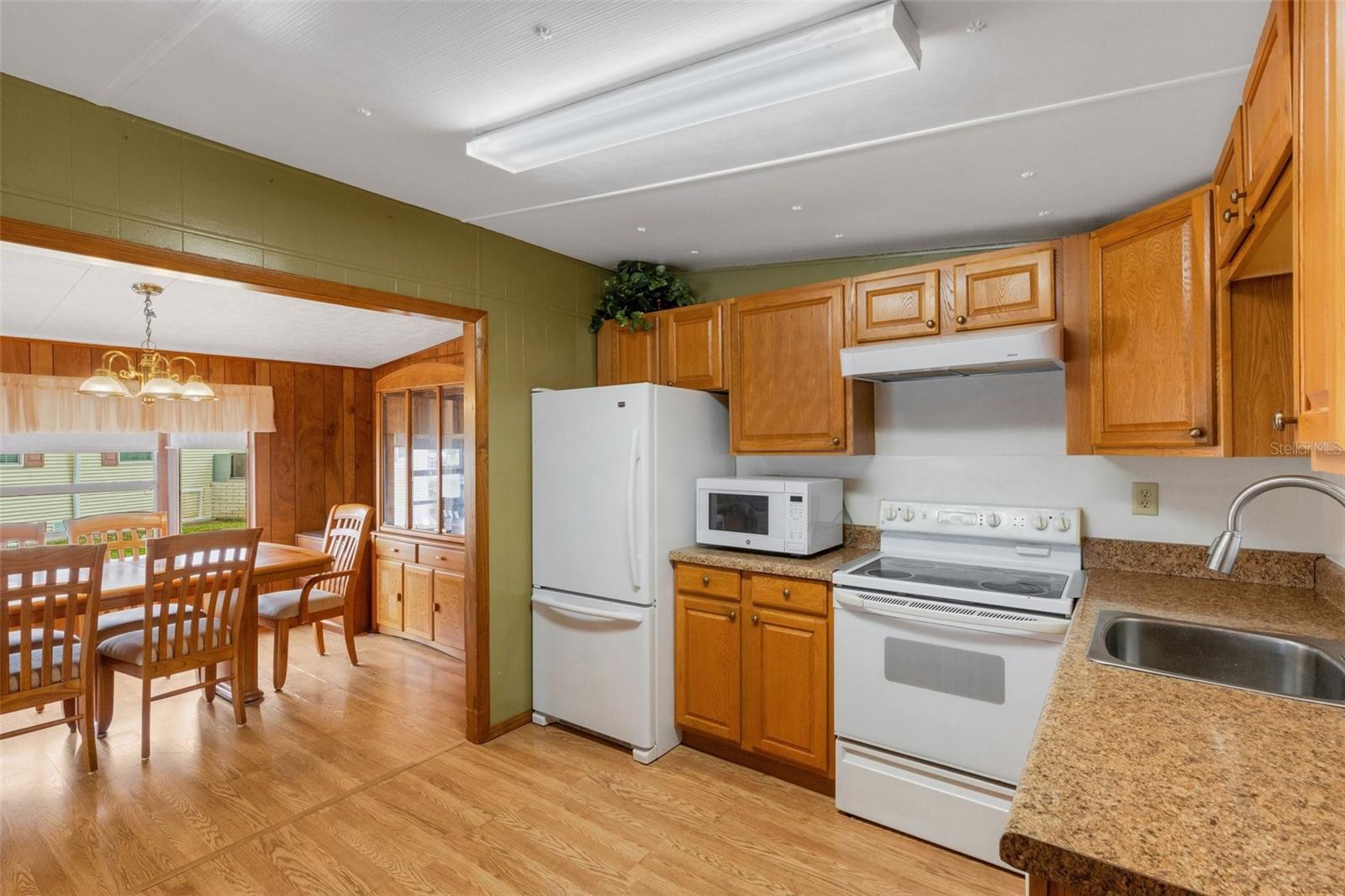 kitchen / dining room