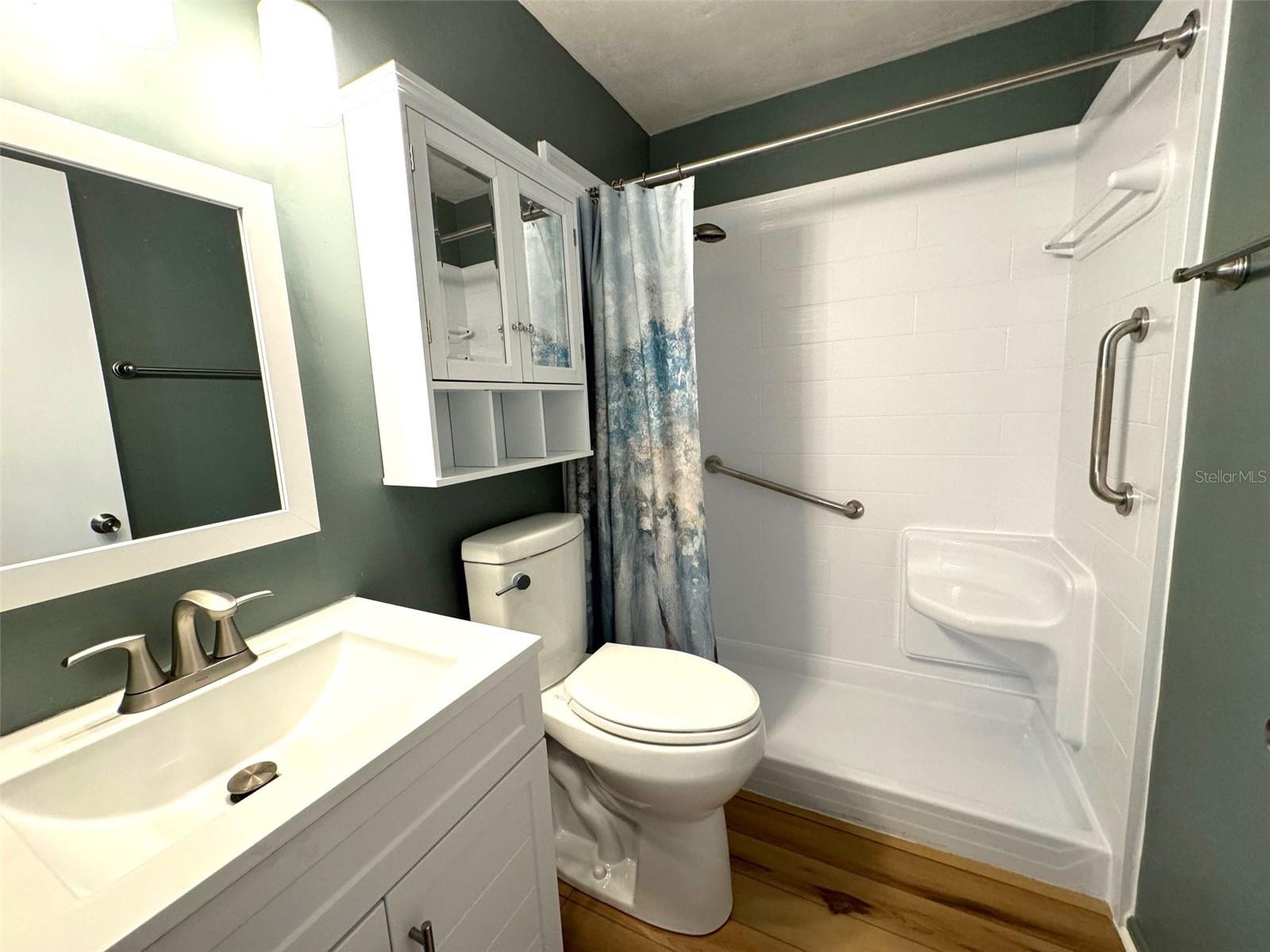 Renovated Bathroom w/Bath fitter custom shower