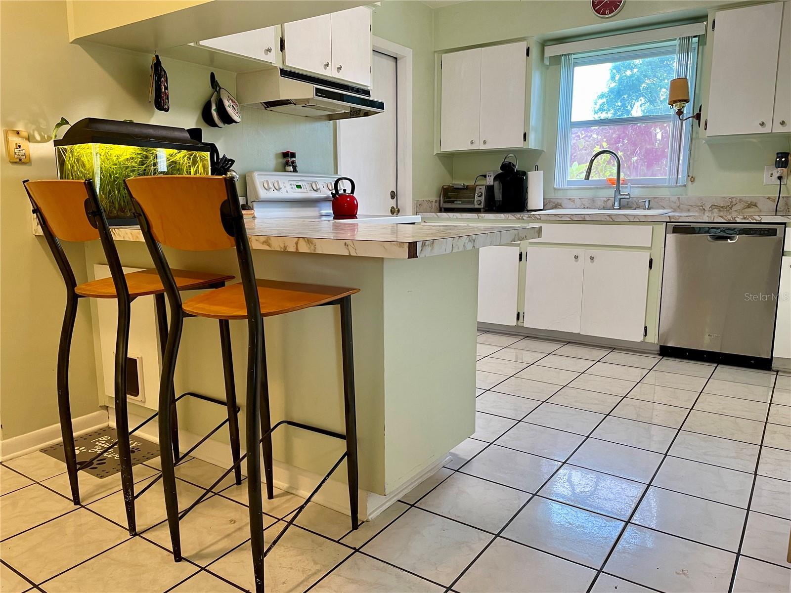 Kitchen w/bar seating.