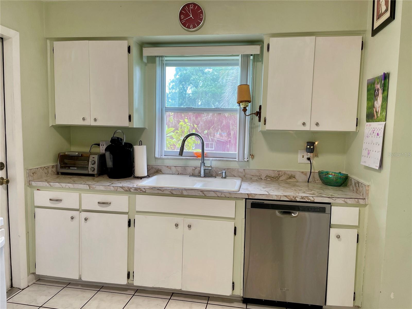 Kitchen w/window