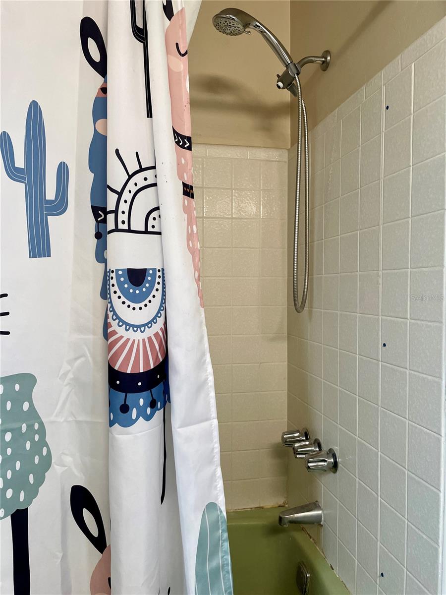 2nd bathroom, tub and shower