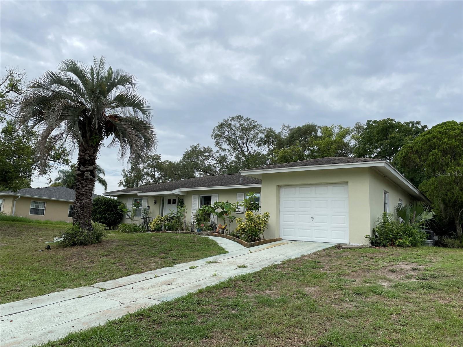 Front w/driveway