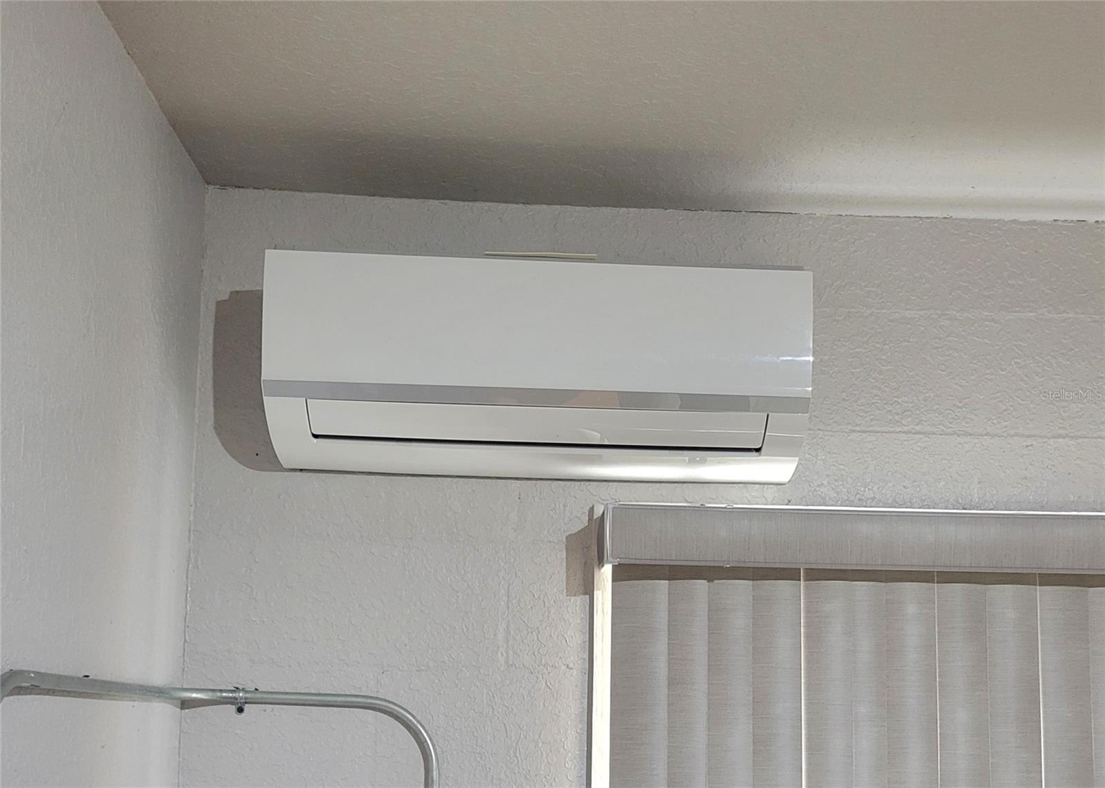 SPLIT AC UNIT