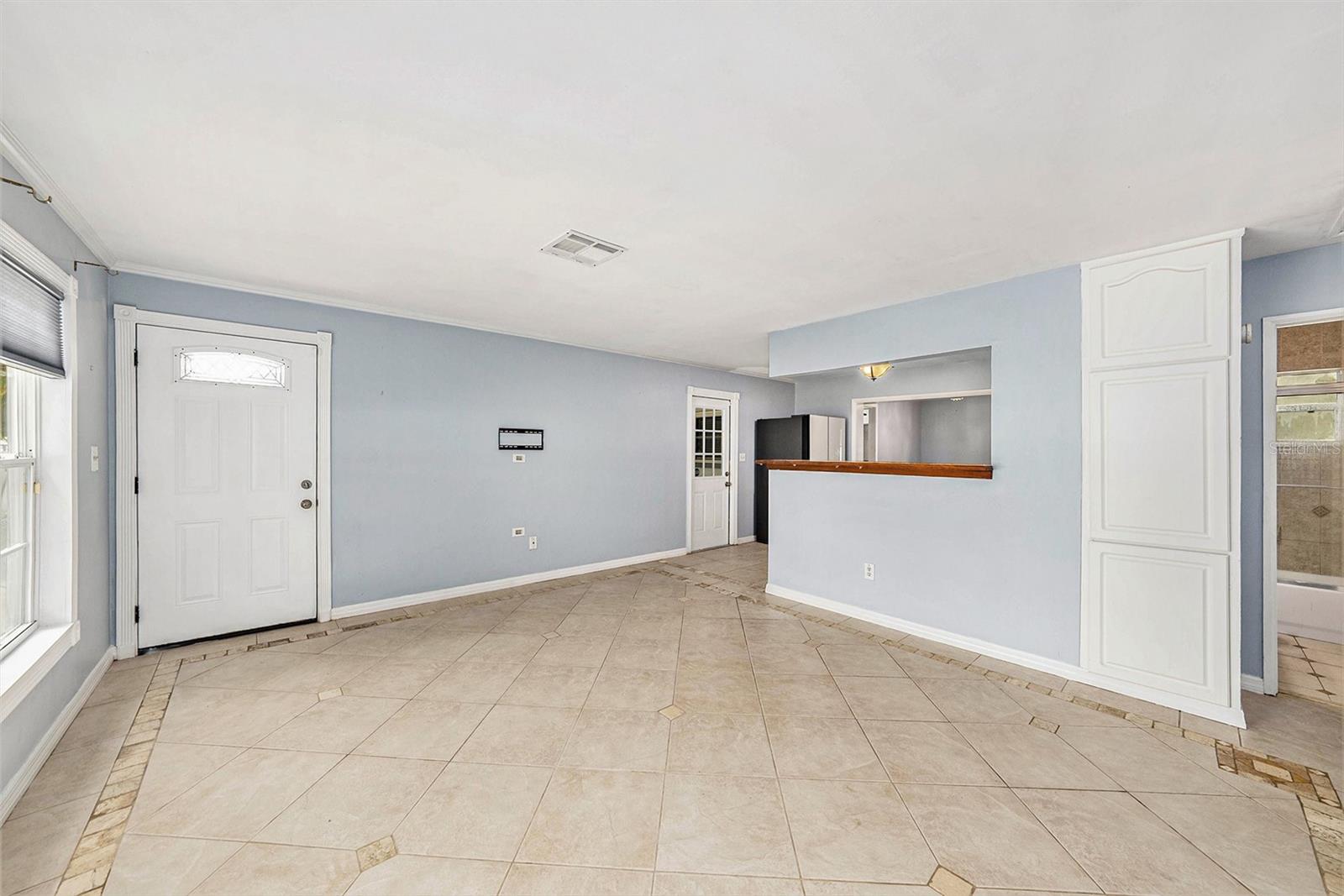 Spacious living room with kitchen bar.