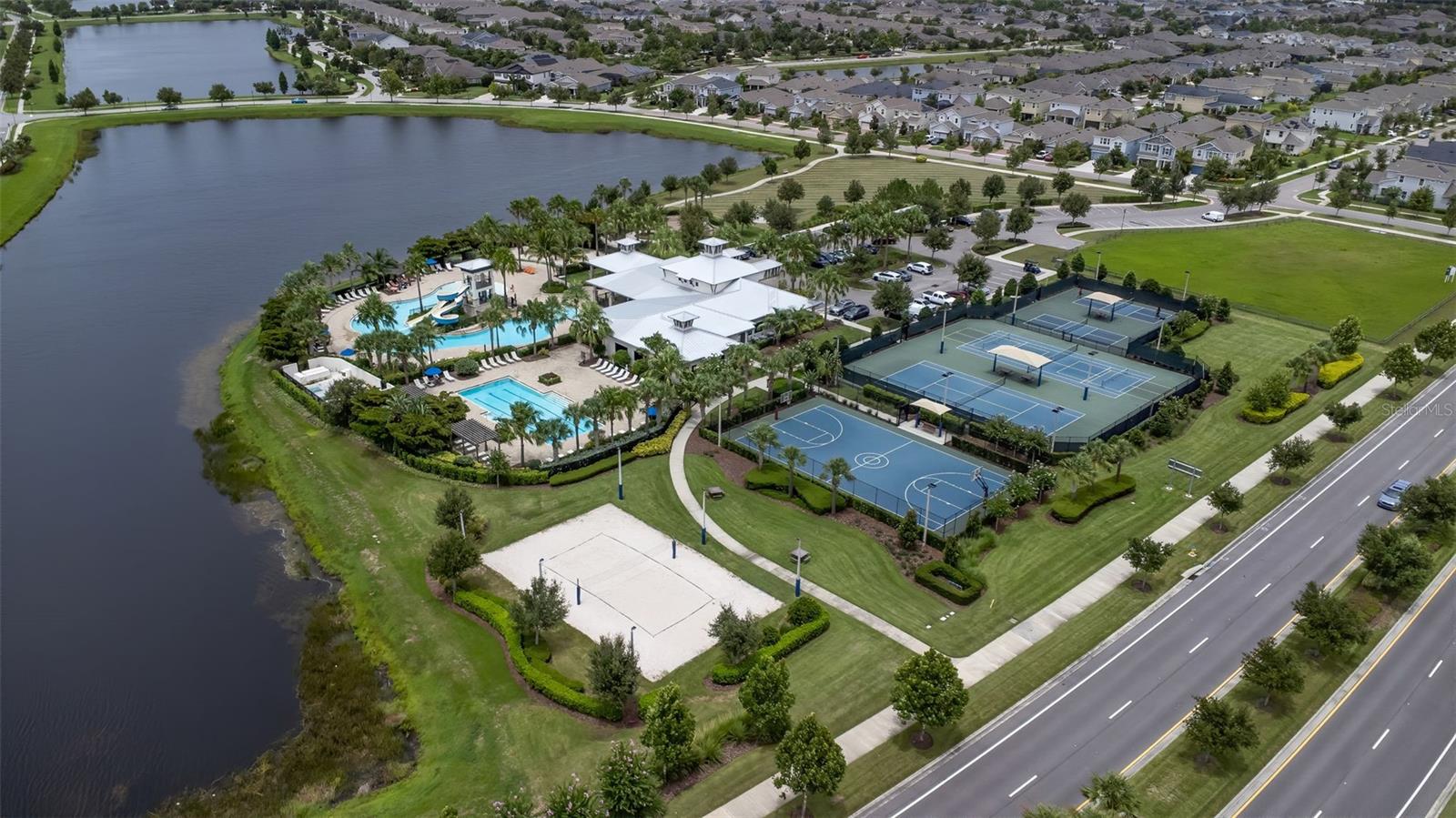 Recreational center with tennis and pickleball courts